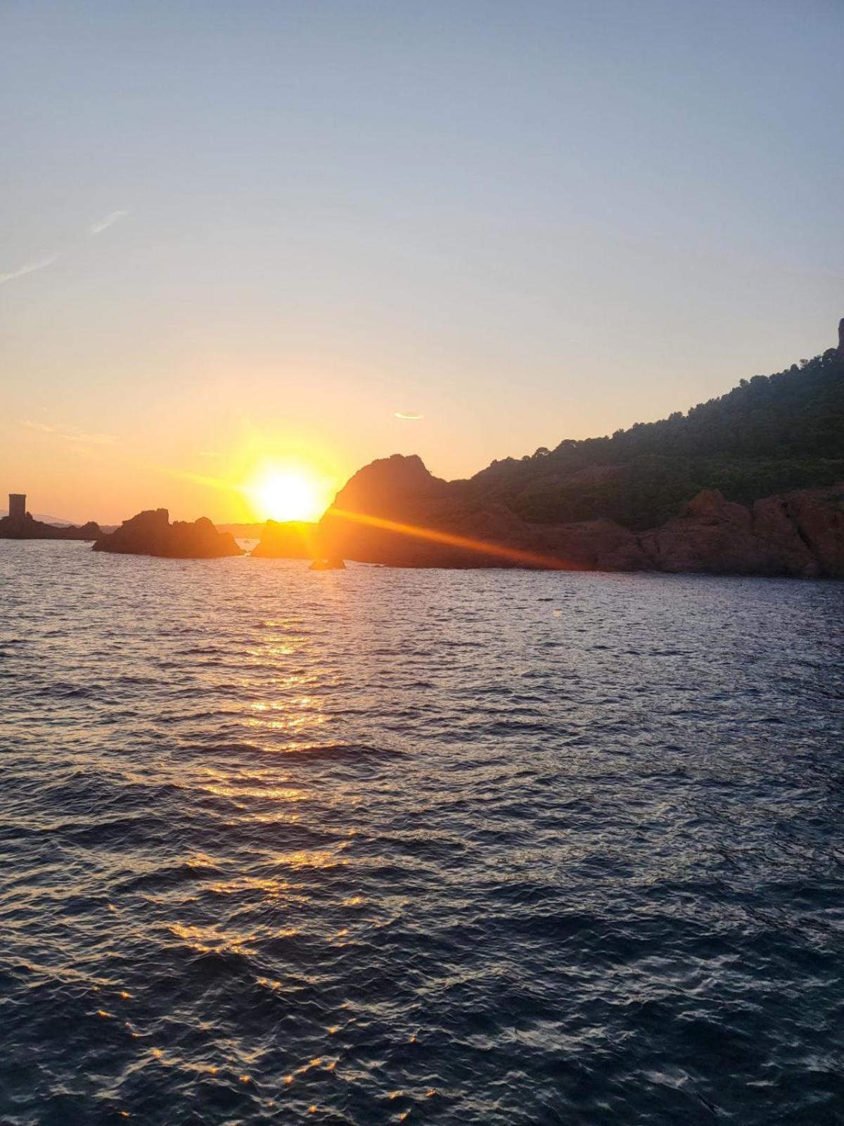 Reve D'azur En Bord De A La Nartelle Avec Piscine Dans La Residence, Terrasse, Bbq, 2 2 Sdb De 35m2 Draps Inclus Casa de Férias