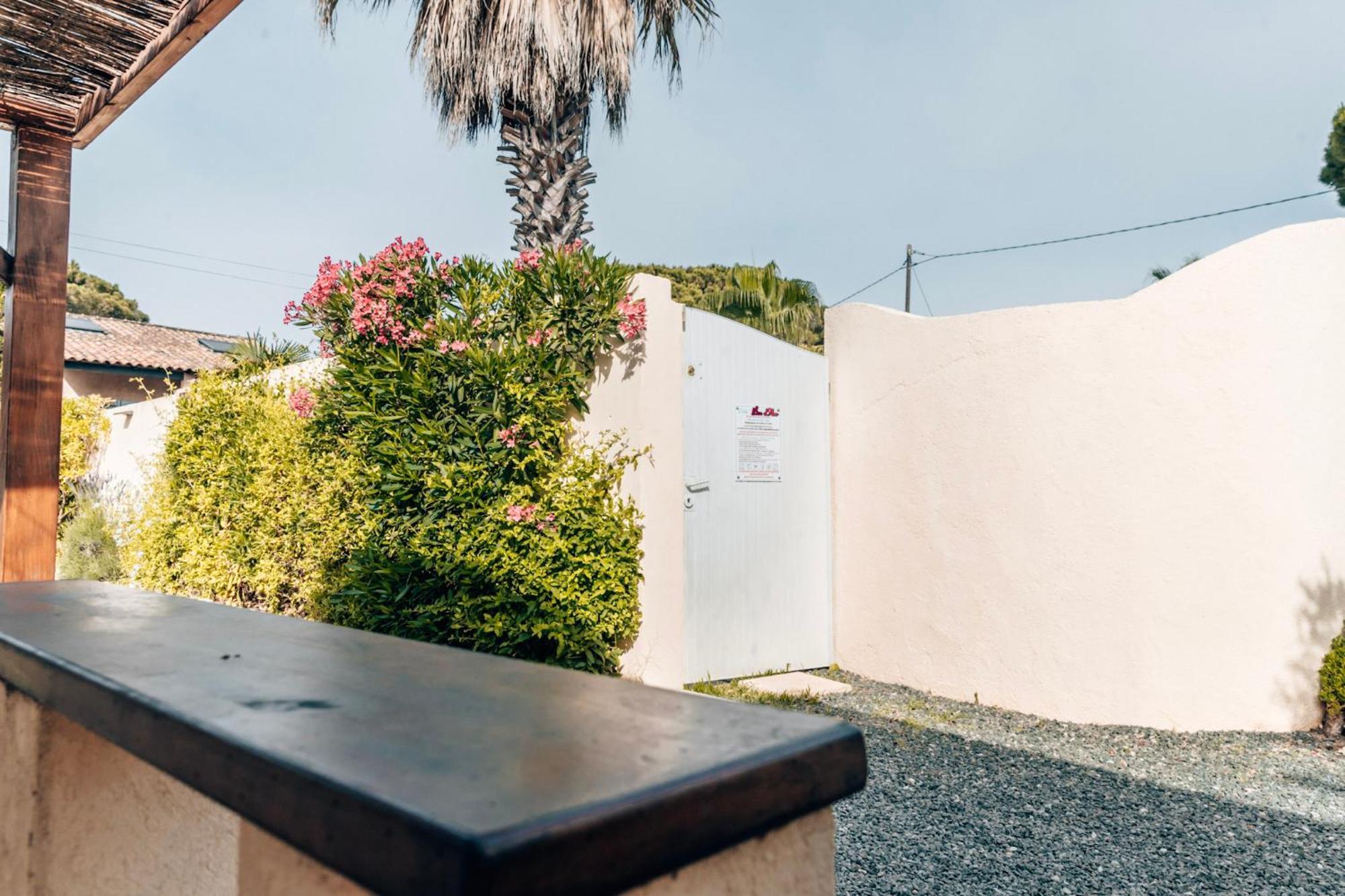 Reve D'azur En Bord De A La Nartelle Avec Piscine Dans La Residence, Terrasse, Bbq, 2 2 Sdb De 35m2 Draps Inclus Holiday home *