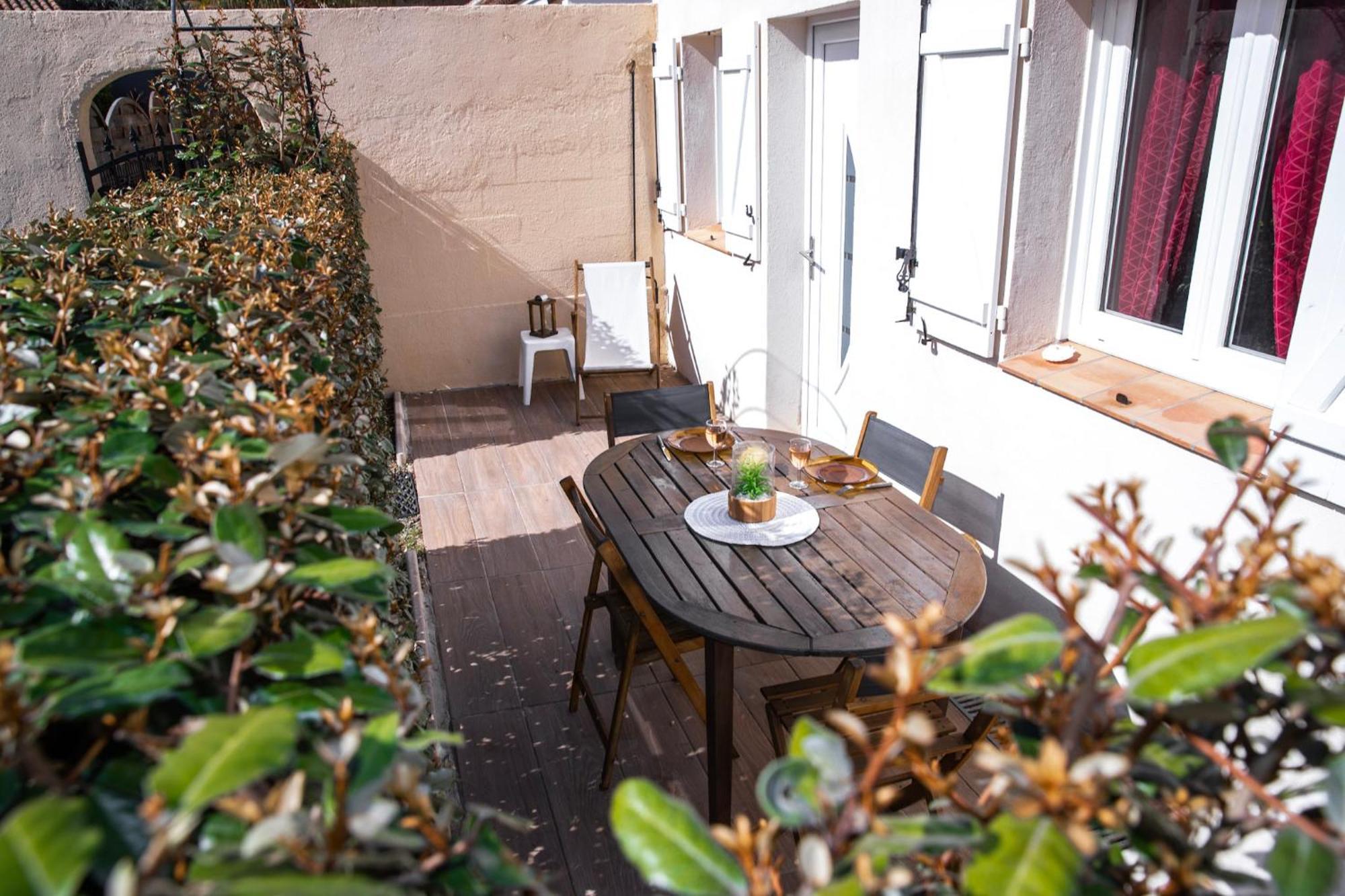 Reve D'azur En Bord De A La Nartelle Avec Piscine Dans La Residence, Terrasse, Bbq, 2 2 Sdb De 35m2 Draps Inclus *